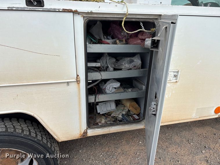 image for item EA7663 2006 Ford F450 Super Duty bucket truck