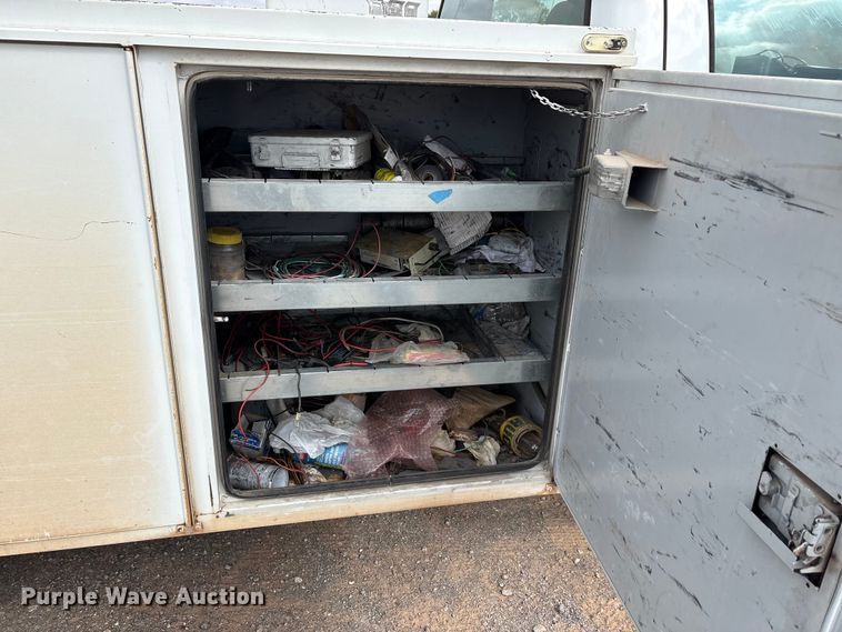 image for item EA7663 2006 Ford F450 Super Duty bucket truck