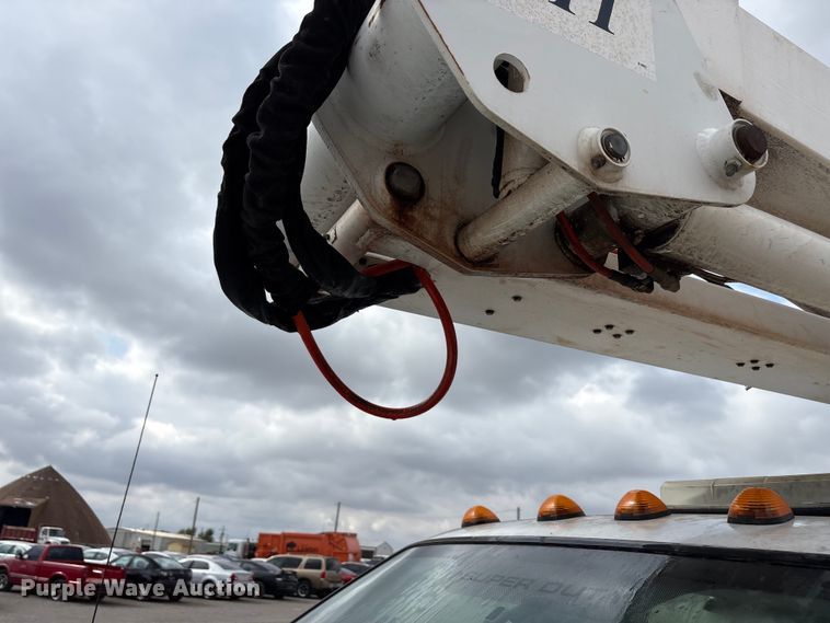 image for item EA7663 2006 Ford F450 Super Duty bucket truck