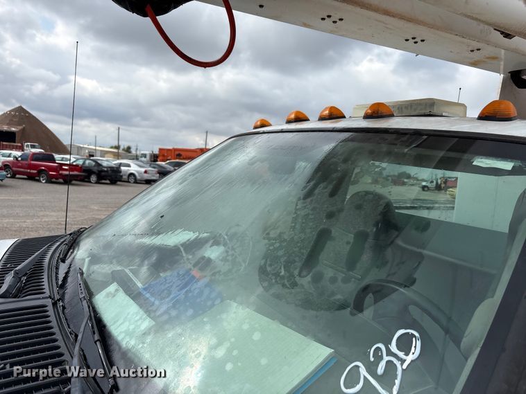 image for item EA7663 2006 Ford F450 Super Duty bucket truck