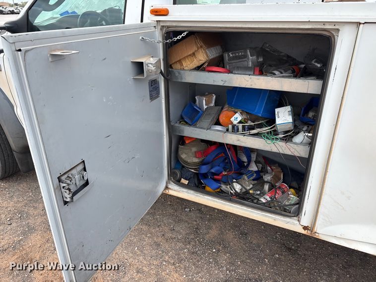 image for item EA7663 2006 Ford F450 Super Duty bucket truck