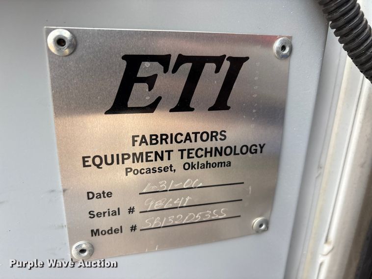 image for item EA7663 2006 Ford F450 Super Duty bucket truck