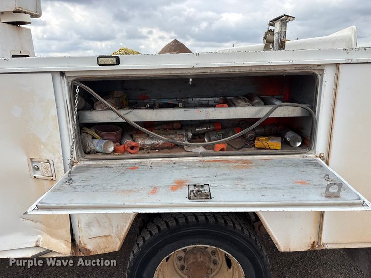 image for item EA7663 2006 Ford F450 Super Duty bucket truck