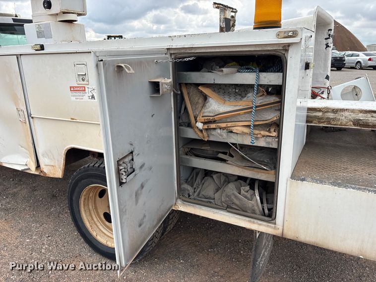 image for item EA7663 2006 Ford F450 Super Duty bucket truck