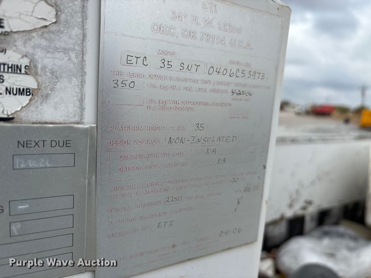 image for item EA7663 2006 Ford F450 Super Duty bucket truck