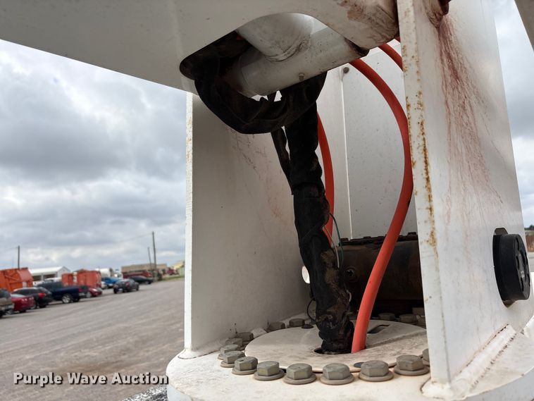 image for item EA7663 2006 Ford F450 Super Duty bucket truck