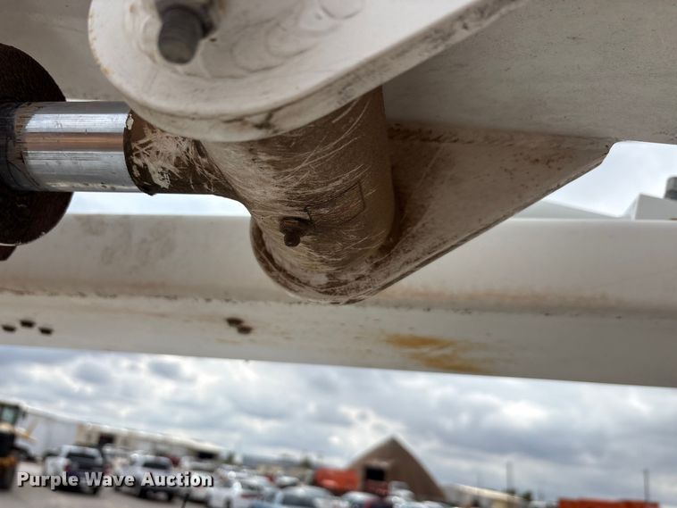 image for item EA7663 2006 Ford F450 Super Duty bucket truck