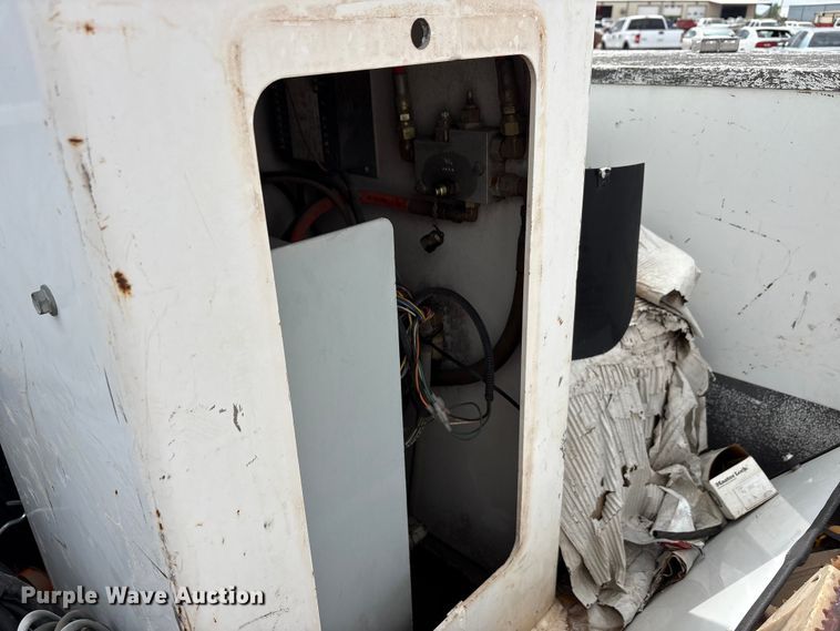 image for item EA7663 2006 Ford F450 Super Duty bucket truck