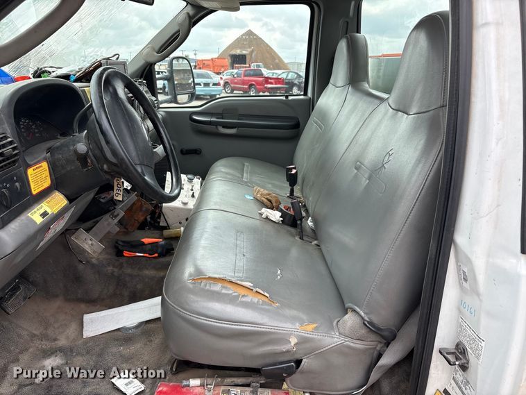 image for item EA7663 2006 Ford F450 Super Duty bucket truck