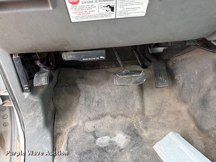 image for item EA7663 2006 Ford F450 Super Duty bucket truck