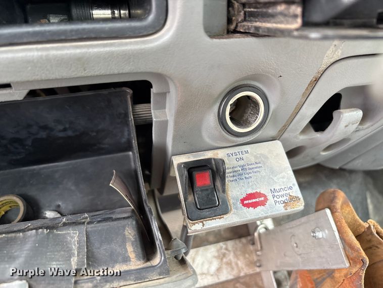 image for item EA7663 2006 Ford F450 Super Duty bucket truck