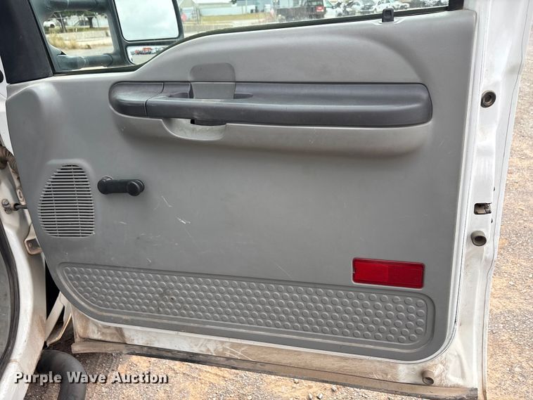 image for item EA7663 2006 Ford F450 Super Duty bucket truck