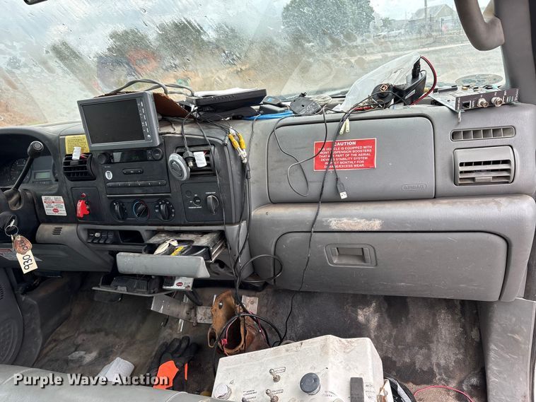 image for item EA7663 2006 Ford F450 Super Duty bucket truck