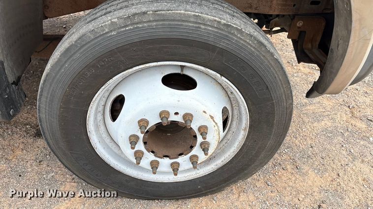 image for item EA7663 2006 Ford F450 Super Duty bucket truck