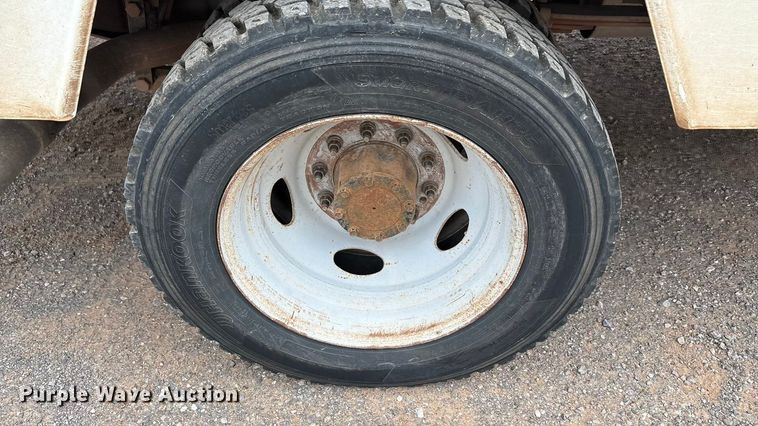 image for item EA7663 2006 Ford F450 Super Duty bucket truck