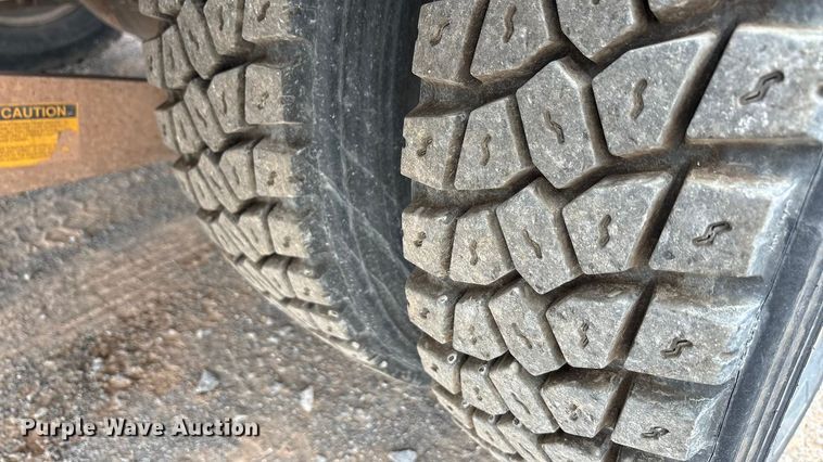 image for item EA7663 2006 Ford F450 Super Duty bucket truck