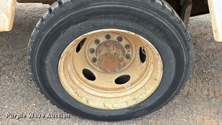 image for item EA7663 2006 Ford F450 Super Duty bucket truck