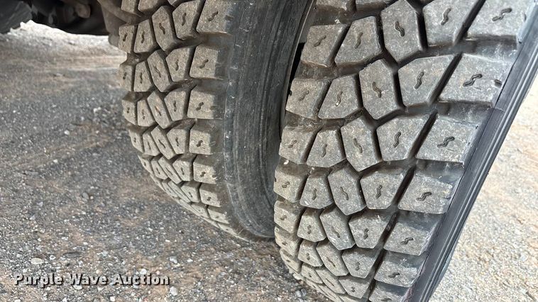 image for item EA7663 2006 Ford F450 Super Duty bucket truck