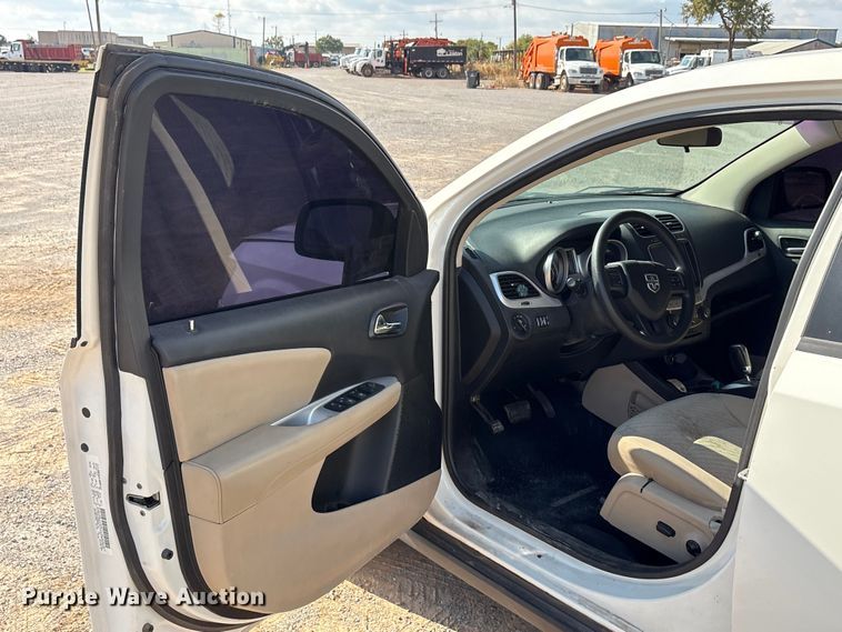 image for item EA7664 2011 Dodge Journey SUV