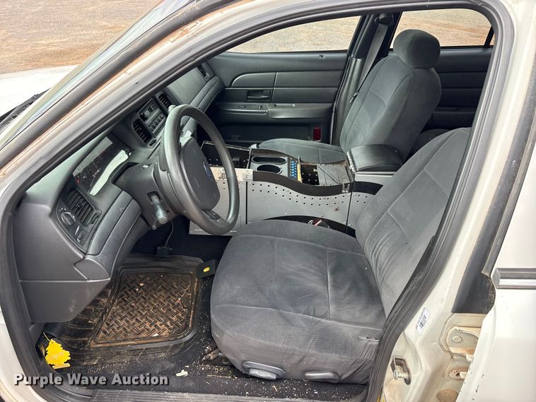 image for item EA7666 2006 Ford Crown Victoria Police Interceptor 