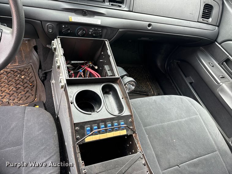 image for item EA7666 2006 Ford Crown Victoria Police Interceptor 