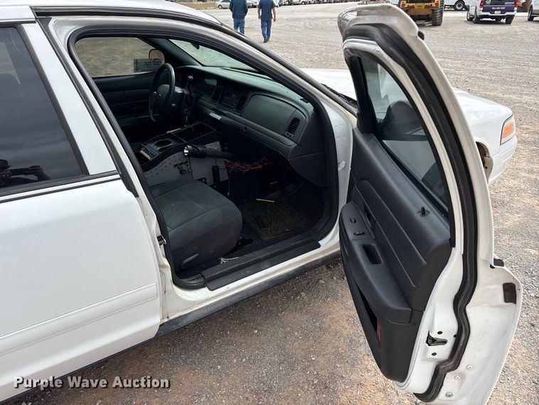 image for item EA7666 2006 Ford Crown Victoria Police Interceptor 