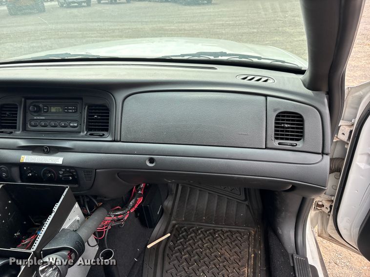 image for item EA7666 2006 Ford Crown Victoria Police Interceptor 