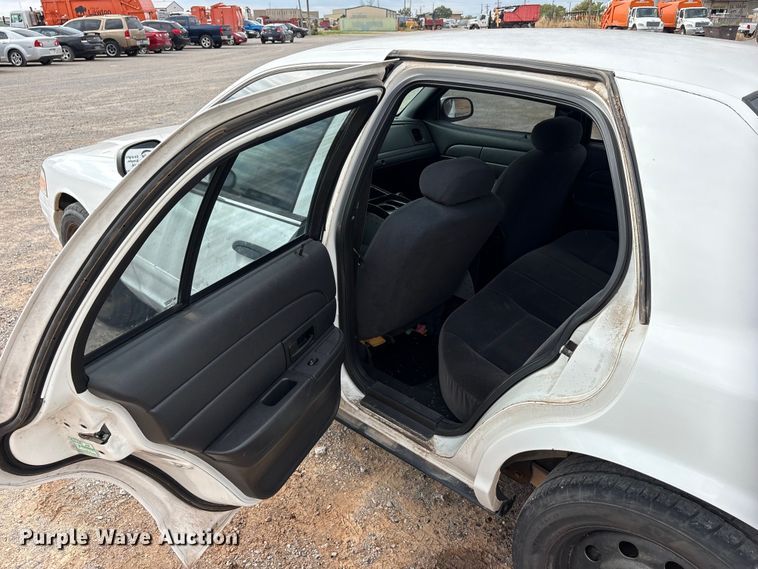 image for item EA7666 2006 Ford Crown Victoria Police Interceptor 