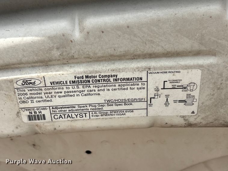 image for item EA7666 2006 Ford Crown Victoria Police Interceptor 