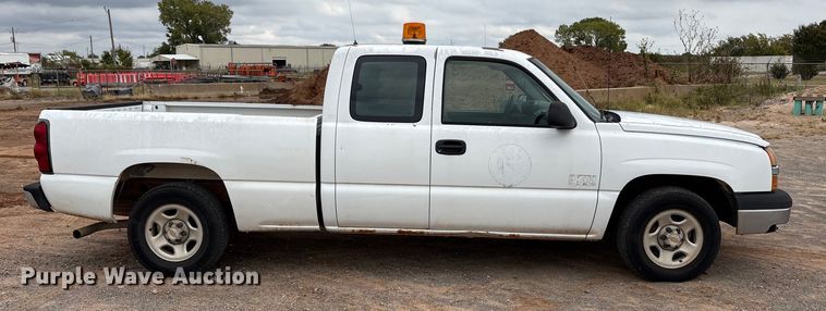 image for item EA7668 2004 Chevrolet Silverado 1500 Ext. Cab pickup truck