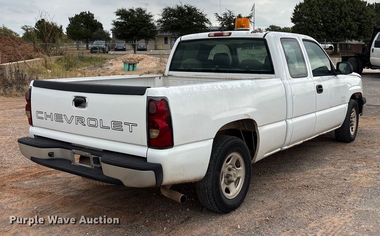 image for item EA7668 2004 Chevrolet Silverado 1500 Ext. Cab pickup truck
