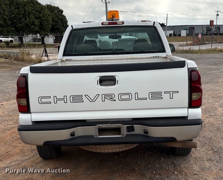 image for item EA7668 2004 Chevrolet Silverado 1500 Ext. Cab pickup truck