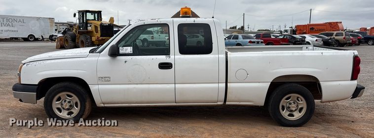image for item EA7668 2004 Chevrolet Silverado 1500 Ext. Cab pickup truck