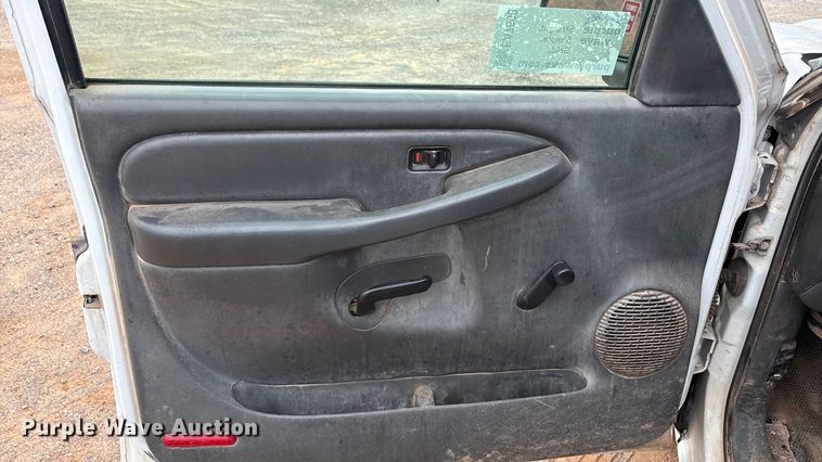 image for item EA7668 2004 Chevrolet Silverado 1500 Ext. Cab pickup truck