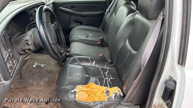 image for item EA7668 2004 Chevrolet Silverado 1500 Ext. Cab pickup truck