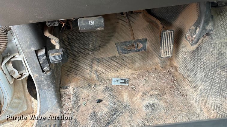 image for item EA7668 2004 Chevrolet Silverado 1500 Ext. Cab pickup truck