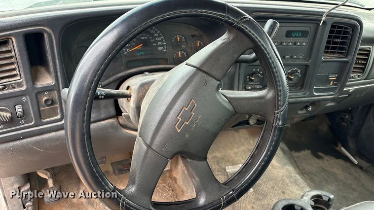 image for item EA7668 2004 Chevrolet Silverado 1500 Ext. Cab pickup truck