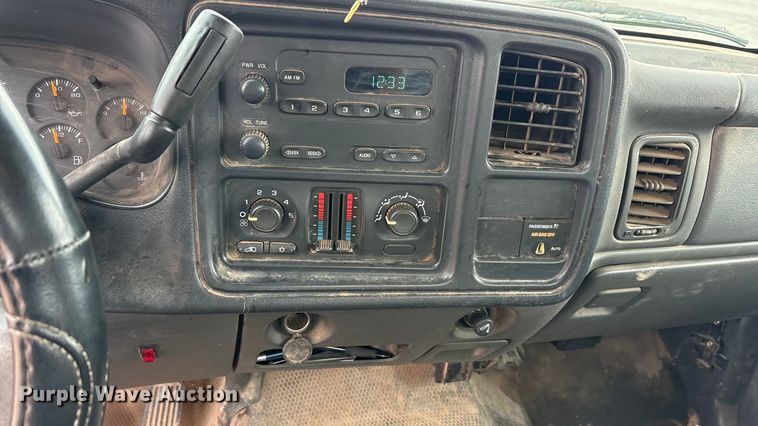 image for item EA7668 2004 Chevrolet Silverado 1500 Ext. Cab pickup truck