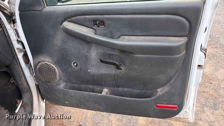 image for item EA7668 2004 Chevrolet Silverado 1500 Ext. Cab pickup truck