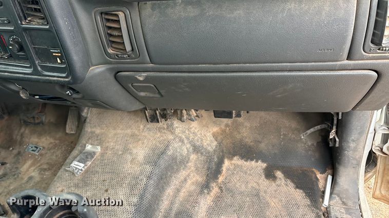 image for item EA7668 2004 Chevrolet Silverado 1500 Ext. Cab pickup truck