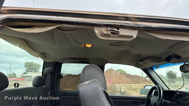 image for item EA7668 2004 Chevrolet Silverado 1500 Ext. Cab pickup truck