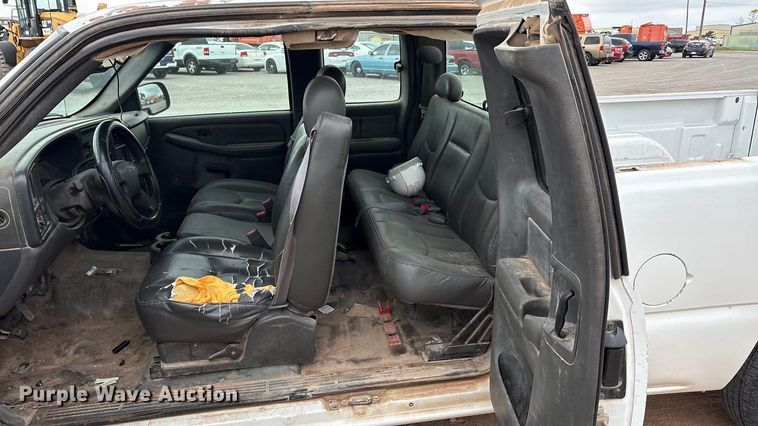 image for item EA7668 2004 Chevrolet Silverado 1500 Ext. Cab pickup truck