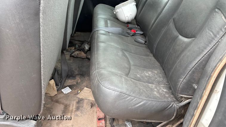 image for item EA7668 2004 Chevrolet Silverado 1500 Ext. Cab pickup truck