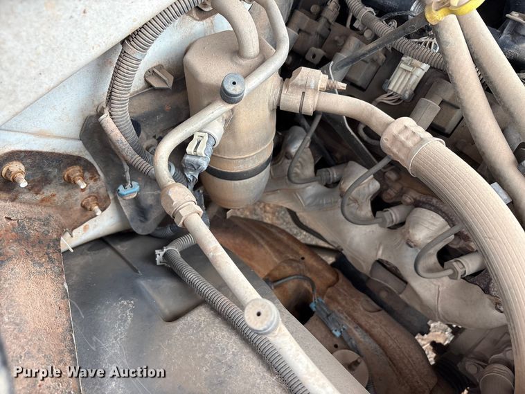 image for item EA7668 2004 Chevrolet Silverado 1500 Ext. Cab pickup truck