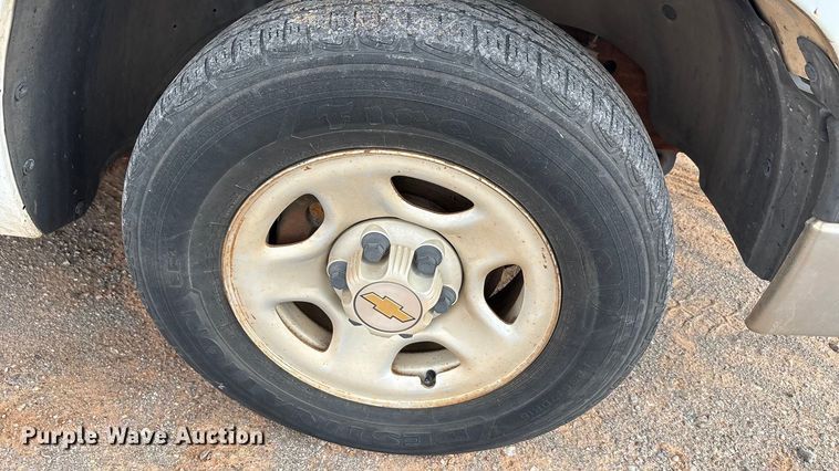 image for item EA7668 2004 Chevrolet Silverado 1500 Ext. Cab pickup truck