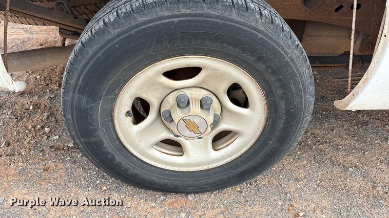 image for item EA7668 2004 Chevrolet Silverado 1500 Ext. Cab pickup truck