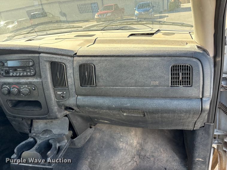 image for item EA7670 2002 Dodge Ram 1500 pickup truck