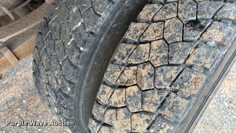 image for item EA7671 2009 Ford F450 Super Duty dump flatbed truck