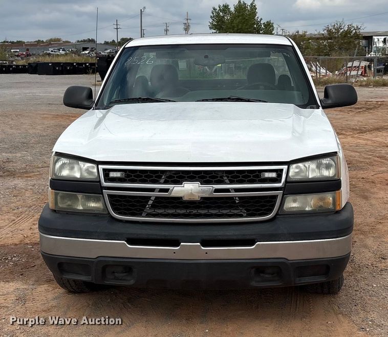 image for item EA7672 2006 Chevrolet Silverado 1500 pickup truck