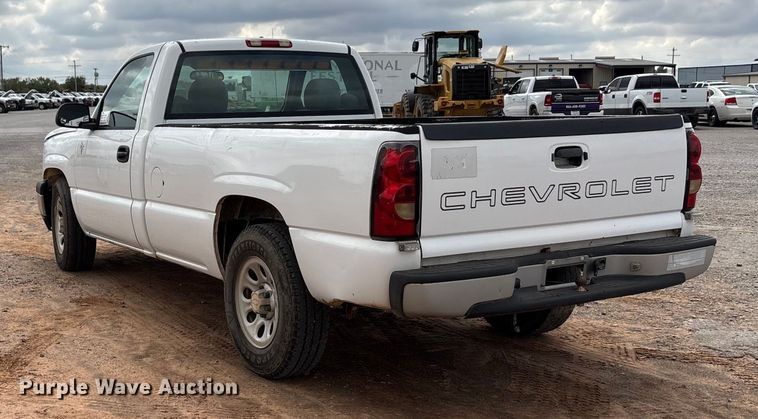 image for item EA7672 2006 Chevrolet Silverado 1500 pickup truck